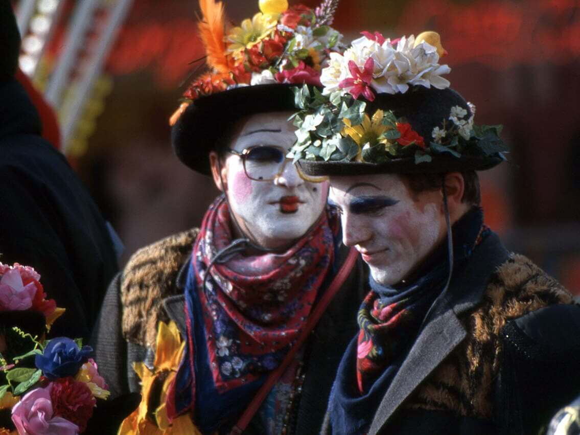 2 personnes déguisés pour le carnaval de Dunkerque